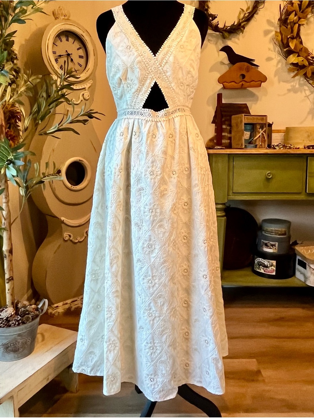 Just Me Ivory Floral Embroidered Cutout Maxi Dress w/Pockets. Medium, Like New